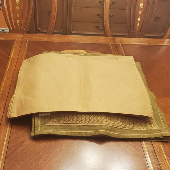 Napkins and Table Mats 4 Pairs by Home - Picture 2 of 9